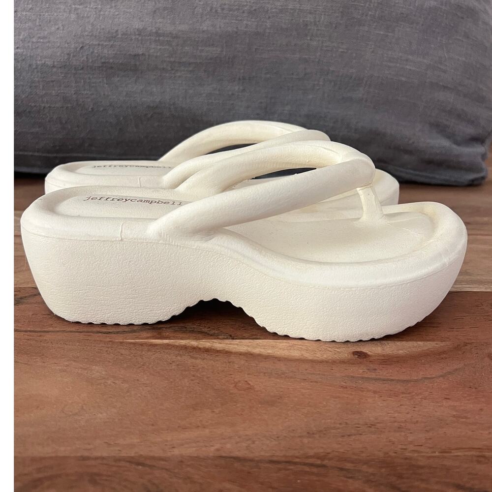 Jeffrey Campbell 8 chunky platform thong sandals flip flop brat style cream